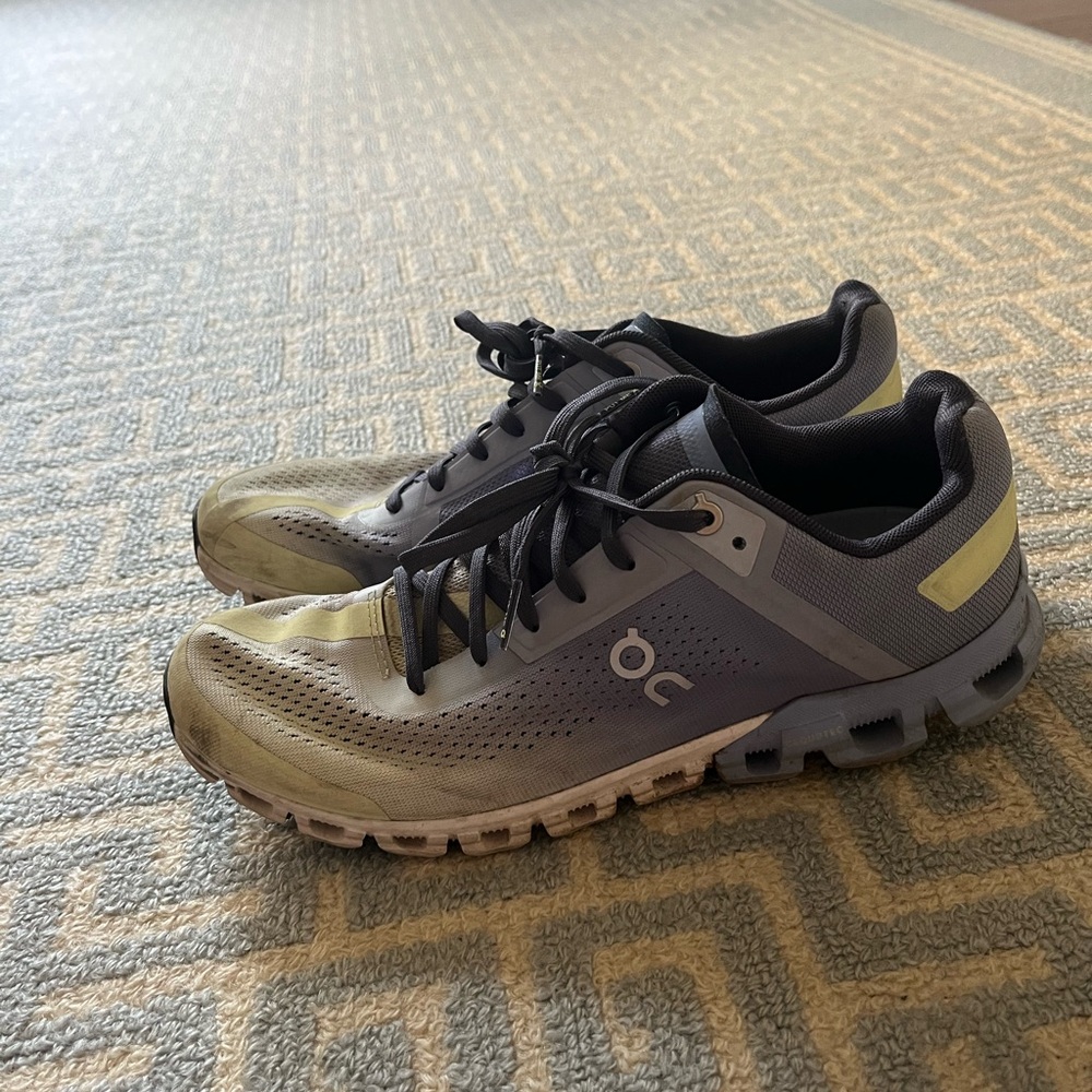 On running cloud size women’s 9